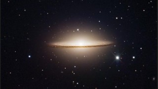M104: Galaxia del Sombrero  (NGC 4594)