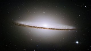 M104: Galaxia del Sombrero  (NGC 4594)